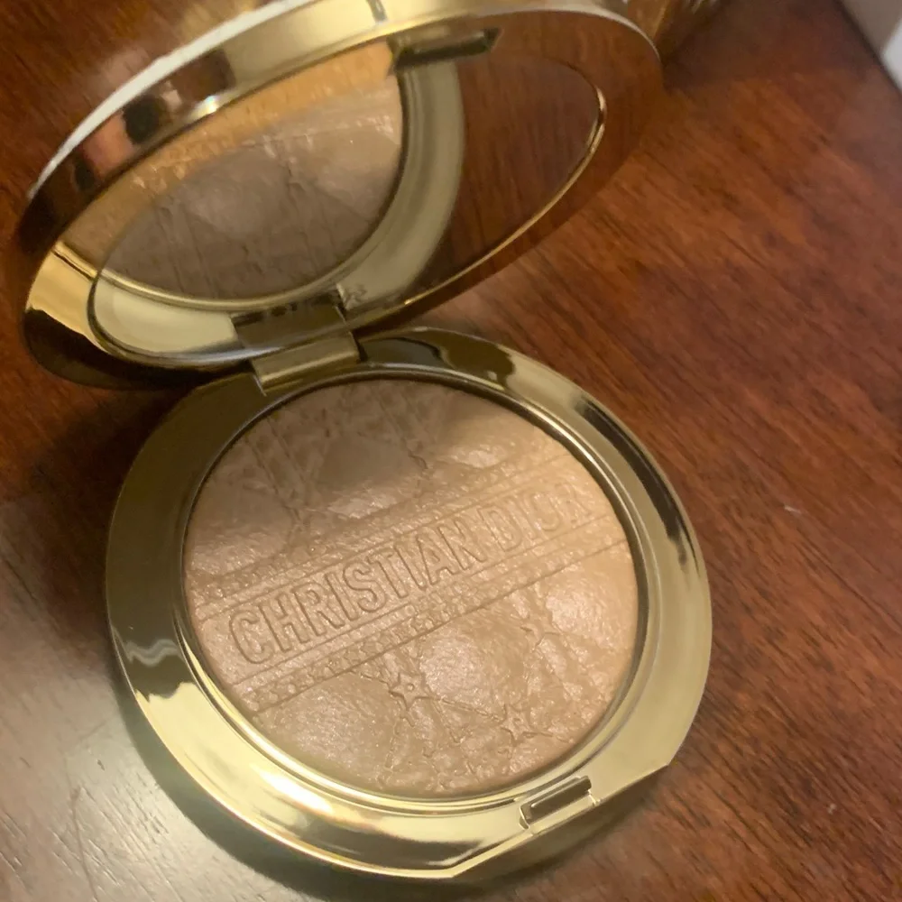 Dior Gold Compact with White Accents, golden, must have!Brand new,luminizer